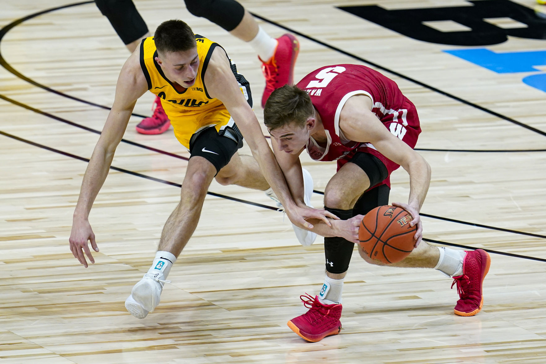 B10 Wisconsin Iowa Basketball